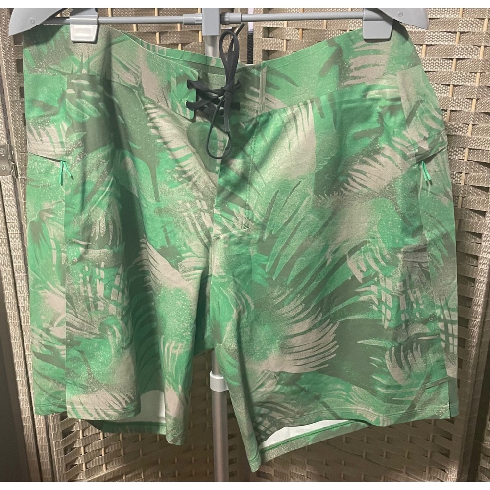 Lululemon Mens Green Palm Leaf Print Board Shorts Swim Trunks Size 38 Lace Up